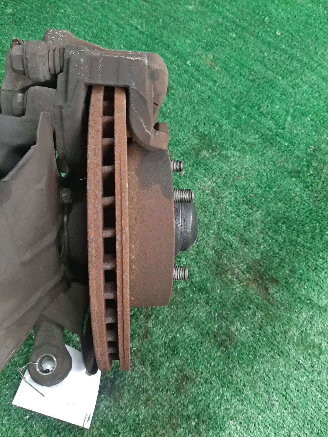Ступица левая передняя для MAZDA BONGO SK22T, SK82V, SK82T, SK22V, SKF2V, SKP2V, SKP2T, SKF2T R2, F8, RF-T, L8 3 ракурс Ступица левая передняя для MAZDA BONGO SK22T, SK82V, SK82T, SK22V, SKF2V, SKP2V, SKP2T, SKF2T R2, F8, RF-T, L8 3 ракурс