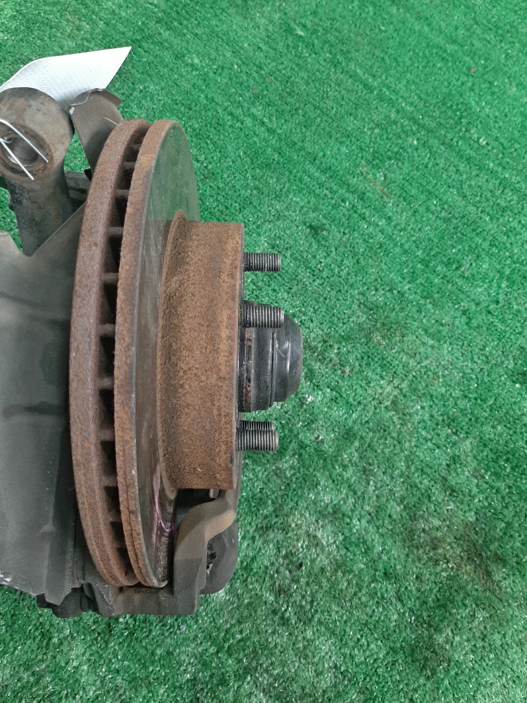Ступица правая передняя для MAZDA BONGO SK22T, SK82V, SK82T, SK22V, SKF2V, SKP2V, SKP2T, SKF2T R2, F8, RF-T, L8 3 ракурс Ступица правая передняя для MAZDA BONGO SK22T, SK82V, SK82T, SK22V, SKF2V, SKP2V, SKP2T, SKF2T R2, F8, RF-T, L8 3 ракурс