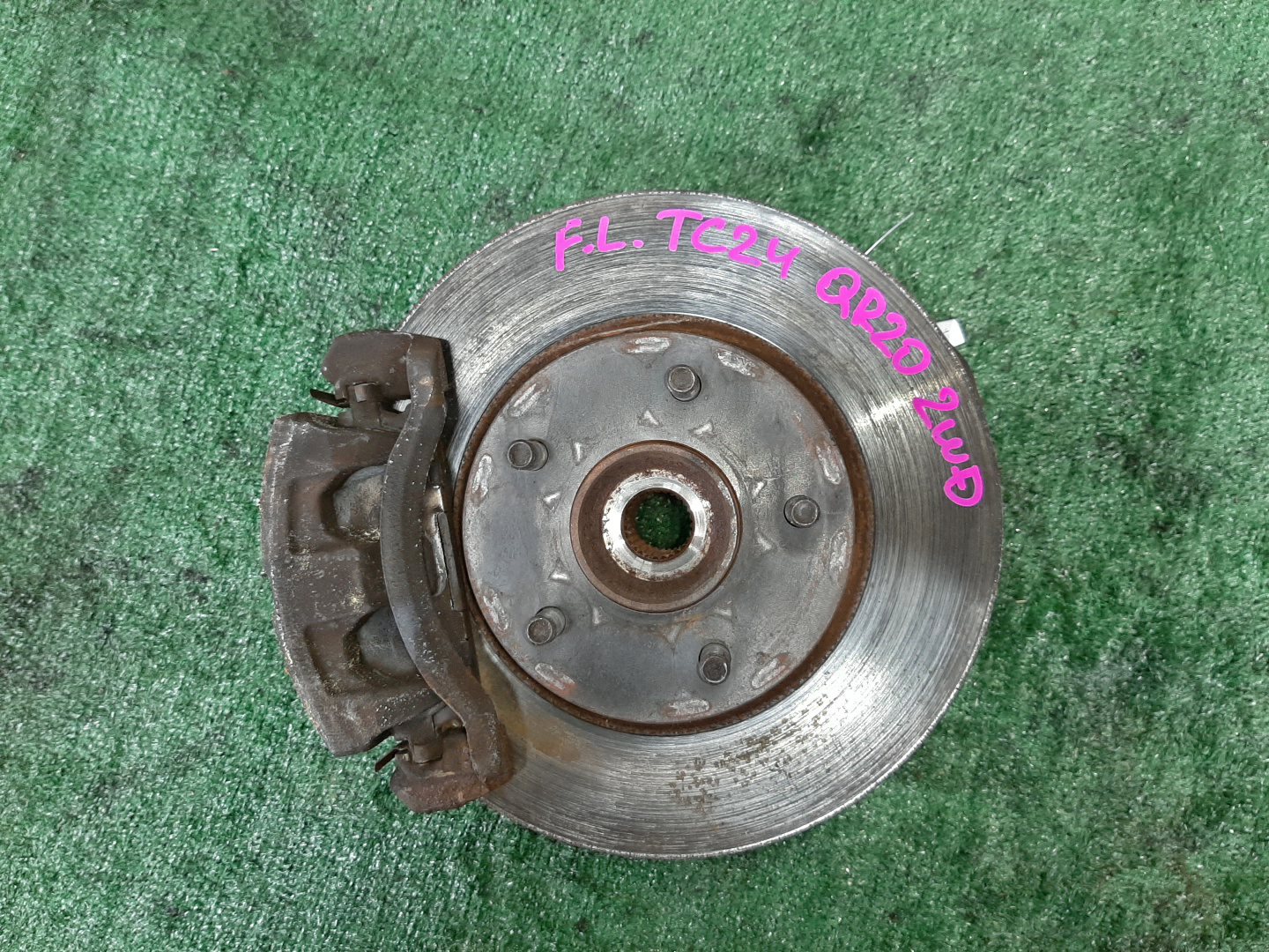 Ступица левая передняя  NISSAN SERENA TNC24, TC24, RC24, PC24, PNC24, VC24, VNC24 QR20DE, QR25DE, SR20DE, YD25DDTI 1 ракурс