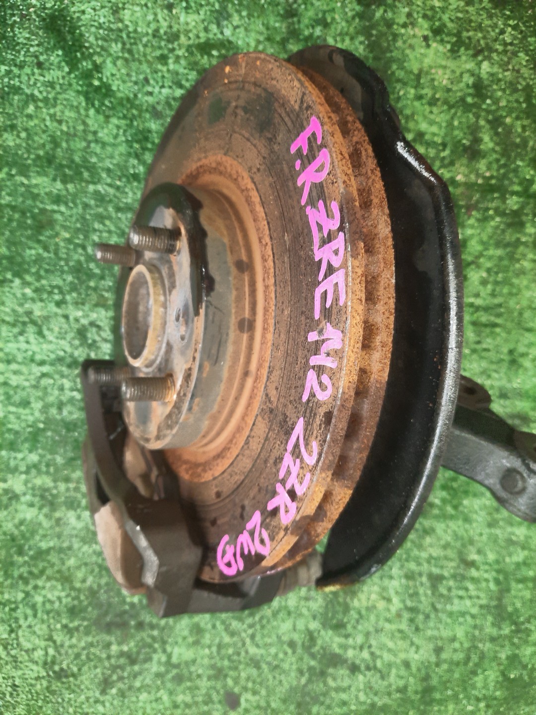 Ступица правая передняя TOYOTA AXIO, COROLLA FIELDER, COROLLA  AXIO, FIELDER NZE141, ZRE142, ZRE142G, NZE141G 1NZ-FE, 2ZR-FAE, 2ZR-FE 2 ракурс