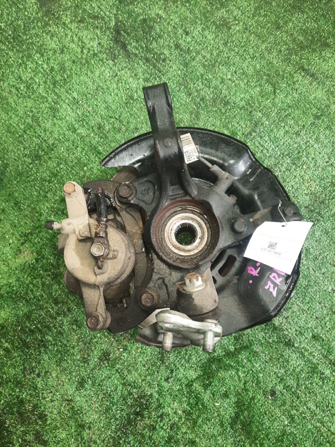 Ступица правая передняя TOYOTA AXIO, COROLLA FIELDER, COROLLA  AXIO, FIELDER NZE141, ZRE142, ZRE142G, NZE141G 1NZ-FE, 2ZR-FAE, 2ZR-FE 3 ракурс