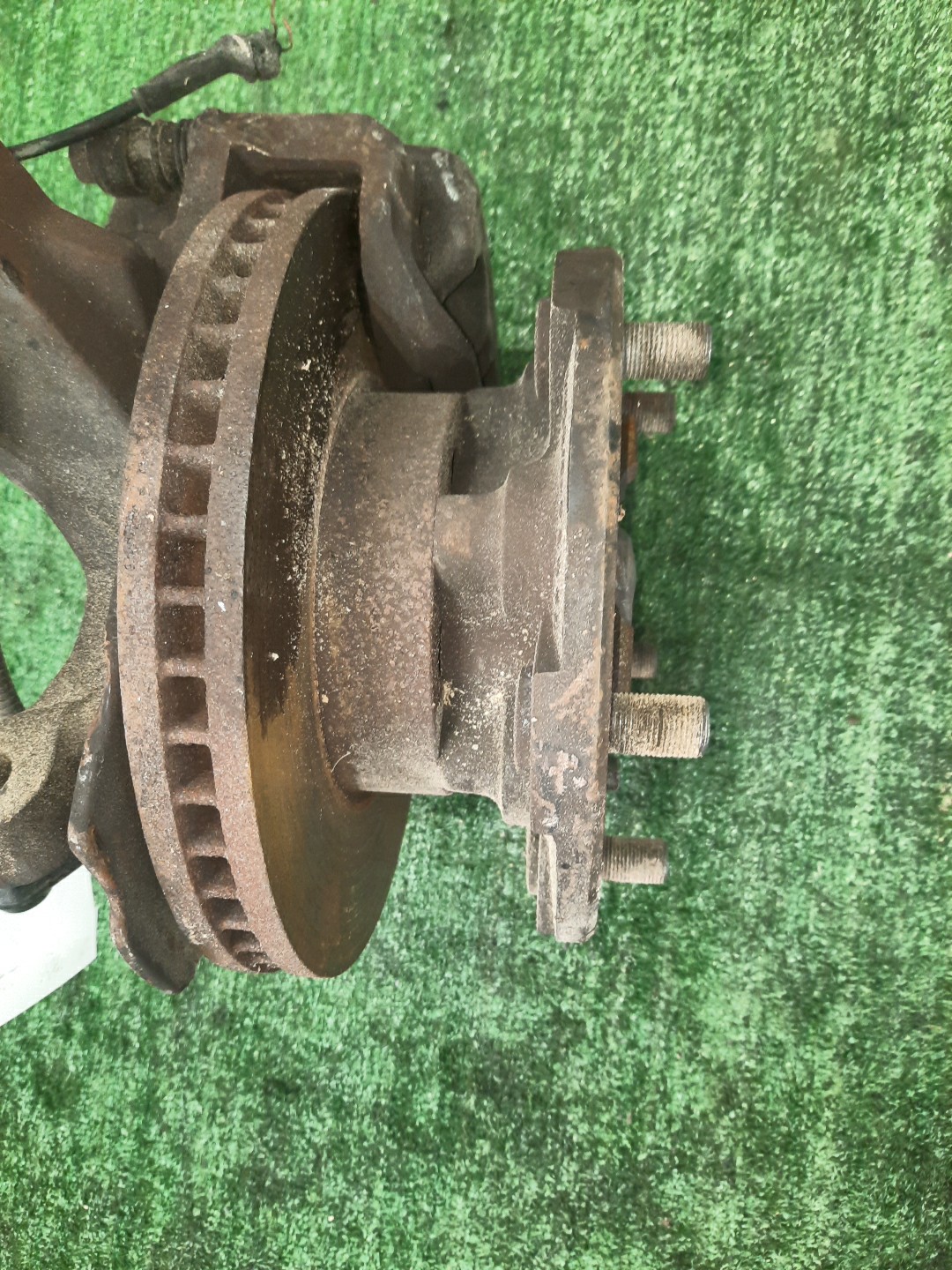 Ступица левая передняя NISSAN ATLAS TZ2F24 ZD30DDTI 2 ракурс