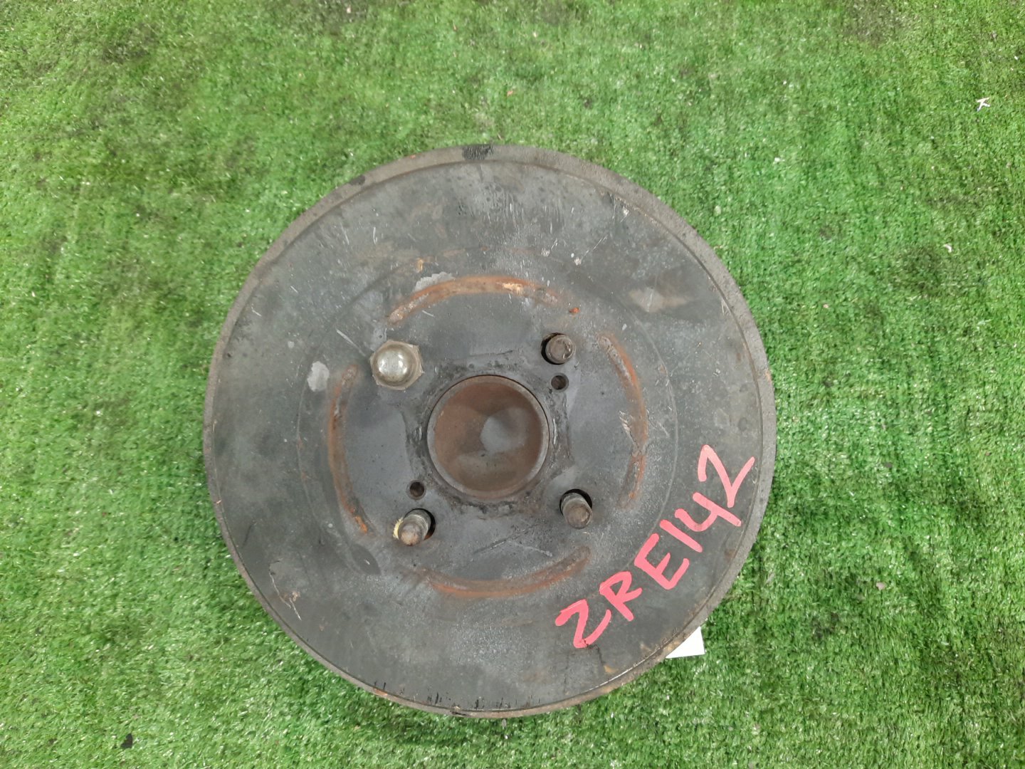 Ступица левая задняя TOYOTA AXIO, COROLLA FIELDER, COROLLA  AXIO, FIELDER NZE141, ZRE142, ZRE142G, NZE141G 1NZ-FE, 2ZR-FAE, 2ZR-FE 1 ракурс