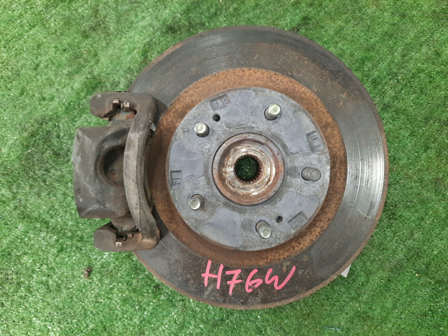 Ступица правая передняя MITSUBISHI PAJERO IO H76W, H66W, H67W, H77W 4G93, 4G93T, 4G94 1 ракурс