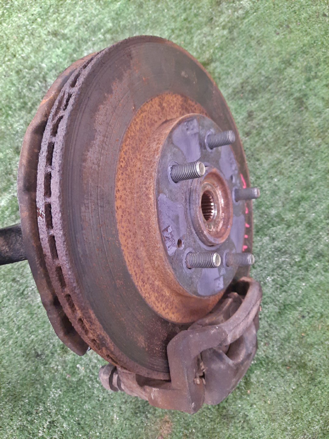 Ступица правая передняя MITSUBISHI PAJERO IO H76W, H66W, H67W, H77W 4G93, 4G93T, 4G94 2 ракурс