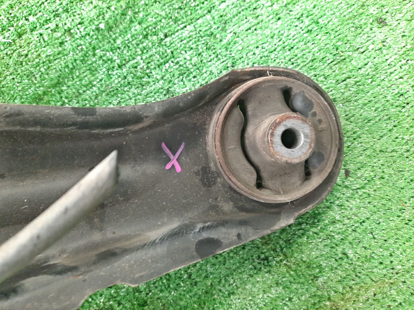 Ступица левая задняя MITSUBISHI LANCER CEDIA, LANCER CS2W, CS5W, CS6A, CS2A, CS5A 4G15, 4G93, 4G94 3 ракурс