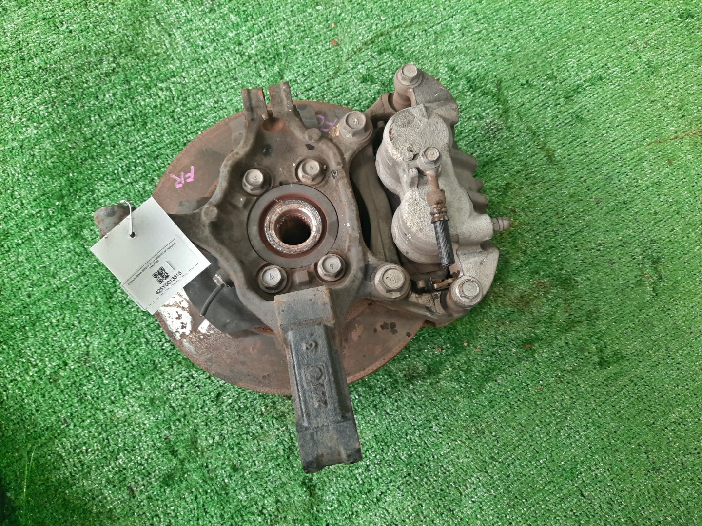 Ступица правая передняя NISSAN SERENA GFC27 MR20DD 2 ракурс