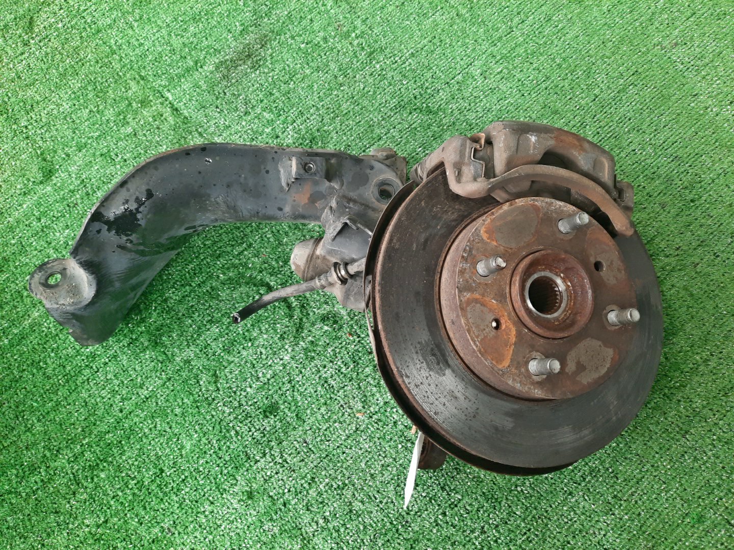 Ступица правая передняя NISSAN BLUEBIRD, PRIMERA SU14, U14, QU14, HU14, EU14, P11, WP11, QP11, HP11, WQP11, WHP11 CD20, SR20DE, QG18DE, QG18DD, SR18DE, SR20VE 1 ракурс