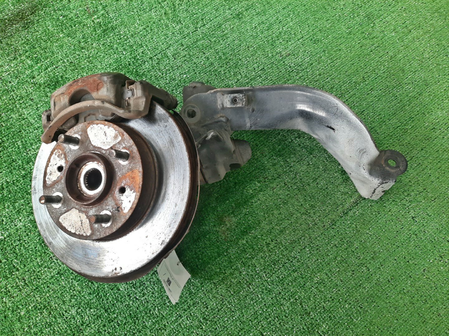 Ступица левая передняя NISSAN BLUEBIRD, PRIMERA SU14, U14, QU14, HU14, EU14, P11, WP11, QP11, HP11, WQP11, WHP11 CD20, SR20DE, QG18DE, QG18DD, SR18DE, SR20VE 1 ракурс