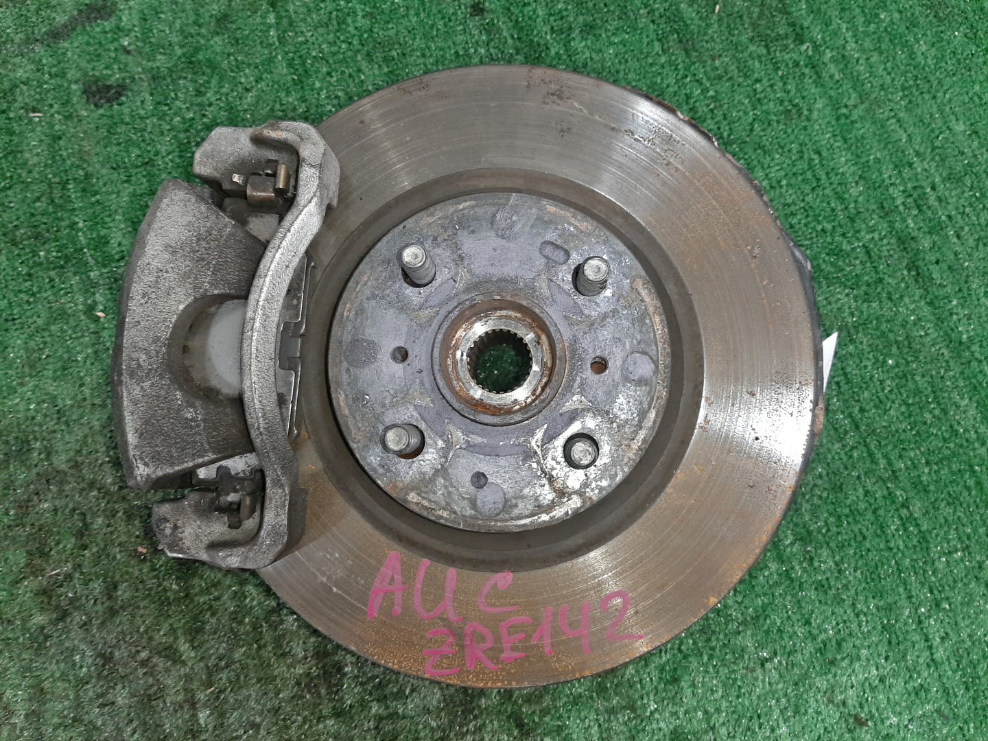 Ступица левая передняя TOYOTA AXIO, COROLLA FIELDER, COROLLA  AXIO, FIELDER NZE141, ZRE142, ZRE142G, NZE141G 1NZ-FE, 2ZR-FAE, 2ZR-FE 1 ракурс