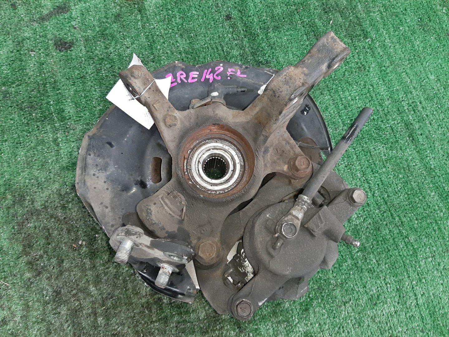Ступица левая передняя TOYOTA AXIO, COROLLA FIELDER, COROLLA  AXIO, FIELDER NZE141, ZRE142, ZRE142G, NZE141G 1NZ-FE, 2ZR-FAE, 2ZR-FE 2 ракурс
