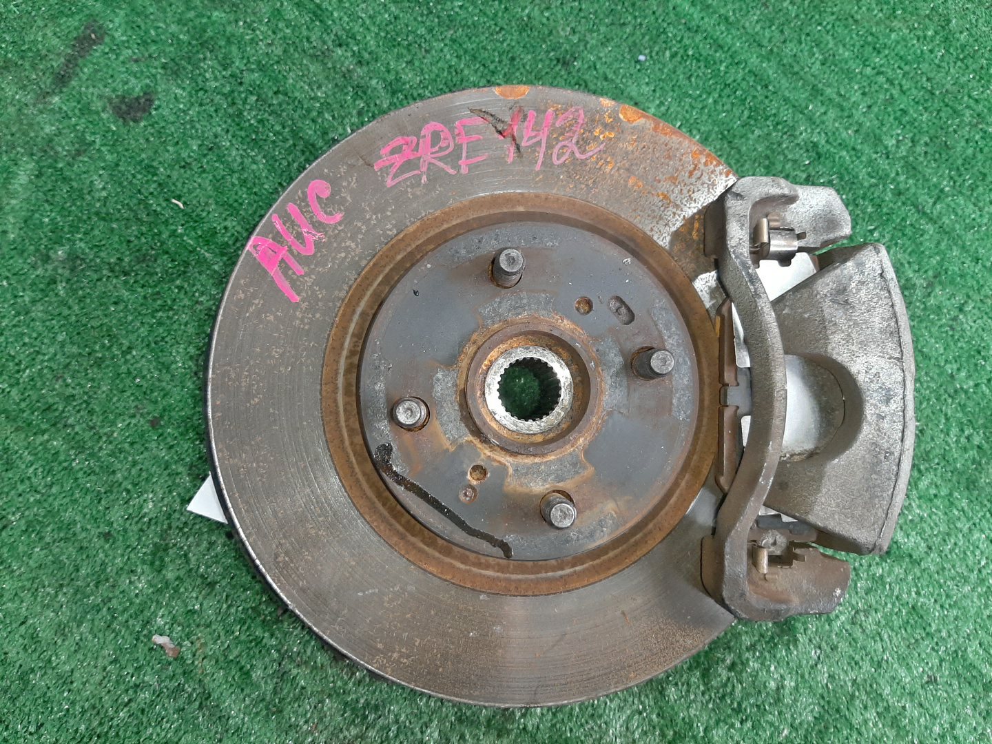 Ступица правая передняя TOYOTA AXIO, COROLLA FIELDER, COROLLA  AXIO, FIELDER NZE141, ZRE142, ZRE142G, NZE141G 1NZ-FE, 2ZR-FAE, 2ZR-FE 1 ракурс