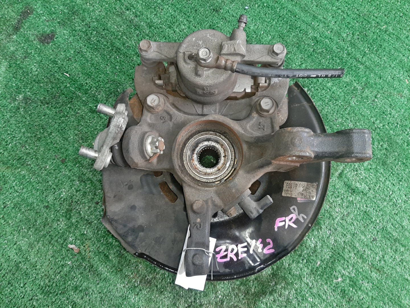 Ступица правая передняя TOYOTA AXIO, COROLLA FIELDER, COROLLA  AXIO, FIELDER NZE141, ZRE142, ZRE142G, NZE141G 1NZ-FE, 2ZR-FAE, 2ZR-FE 2 ракурс