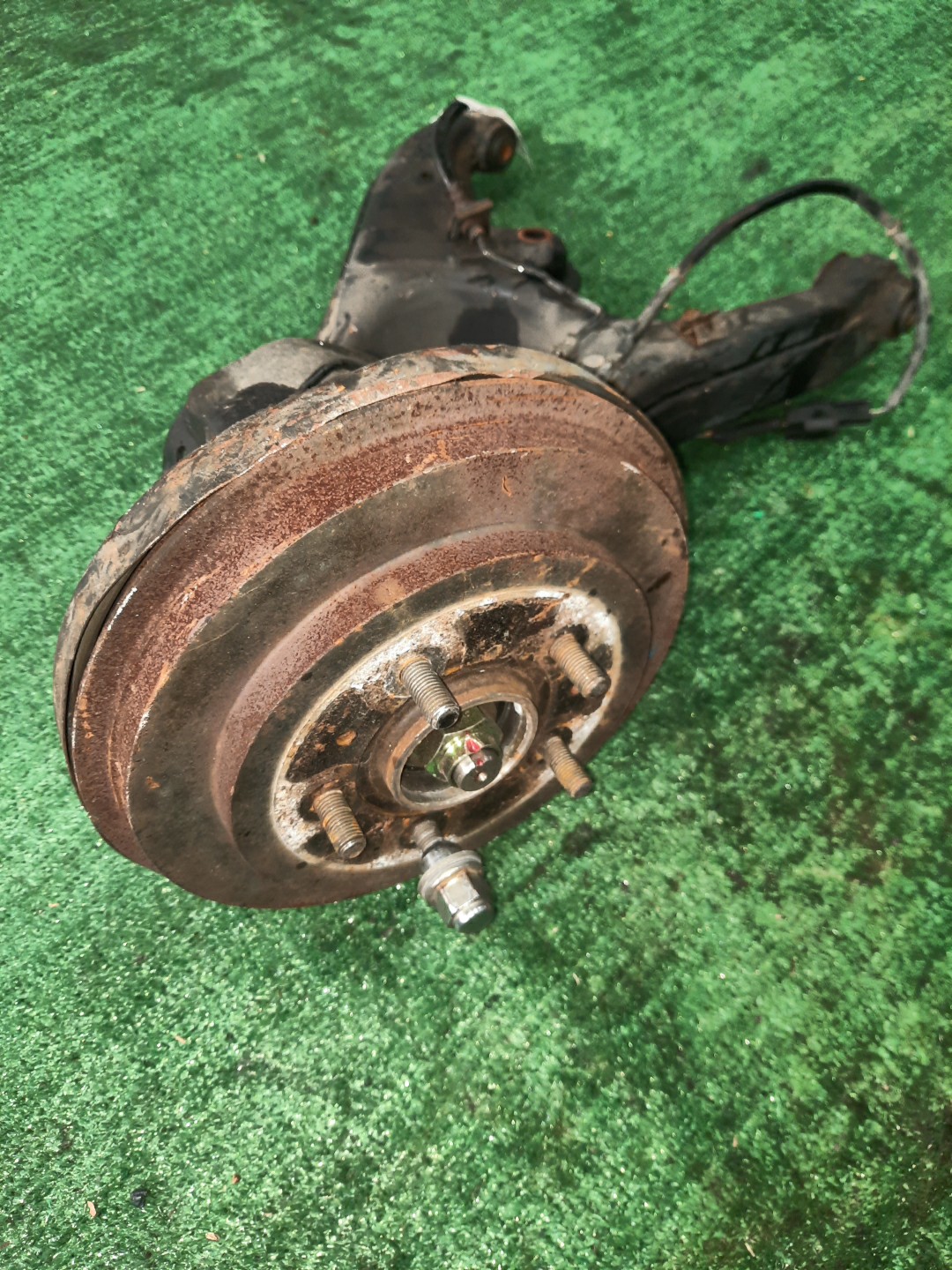 Ступица правая задняя MITSUBISHI CHARIOT GRANDIS, RVR N84W, N61W, N64WG 4G64, 4G93 1 ракурс