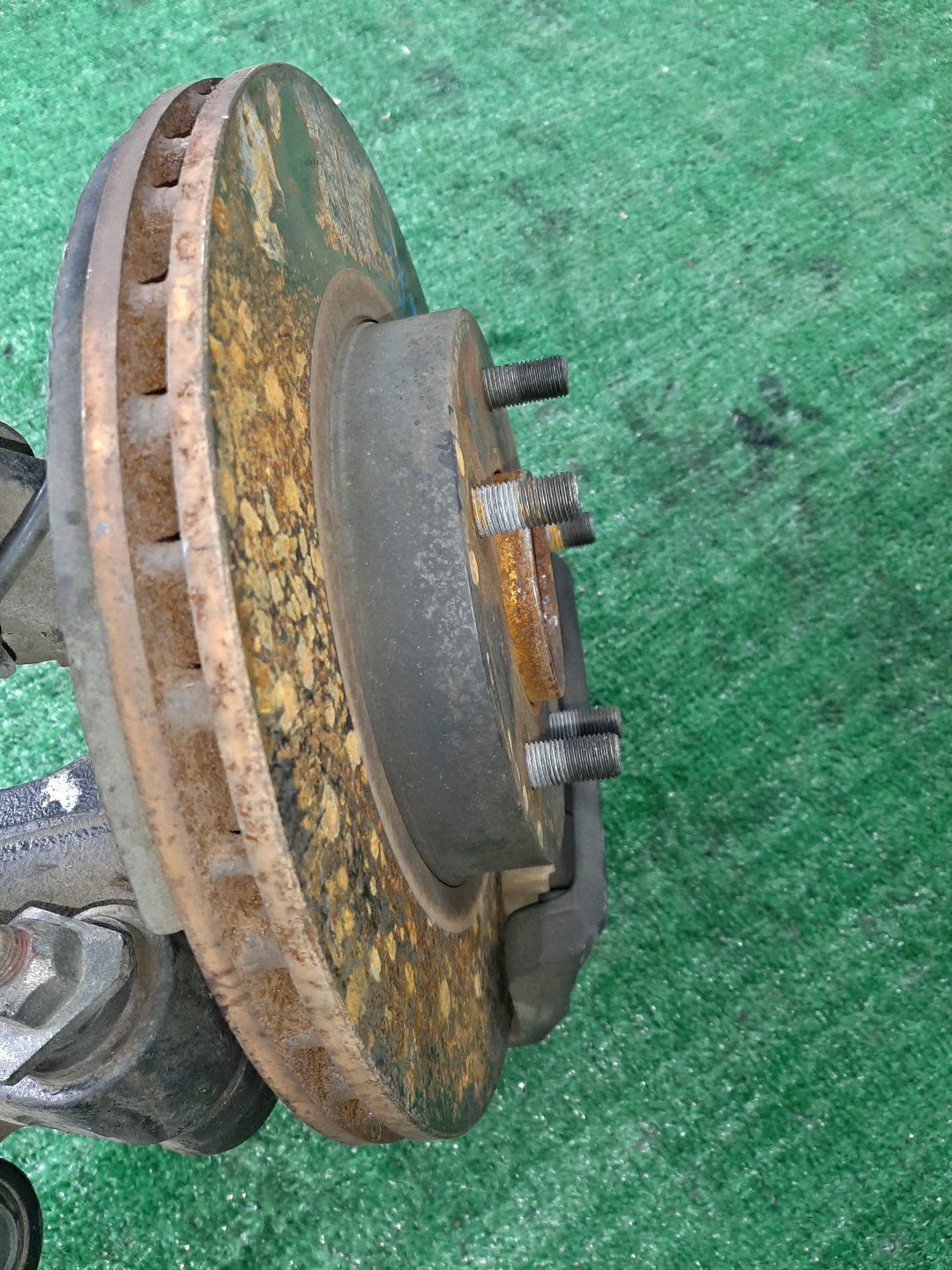 Ступица левая передняя NISSAN PRIMERA P12, QP12, TP12, HP12, RP12, WTP12, WHP12, WRP12 QG18DE, QR20DE, SR20VE, QR25DD 2 ракурс