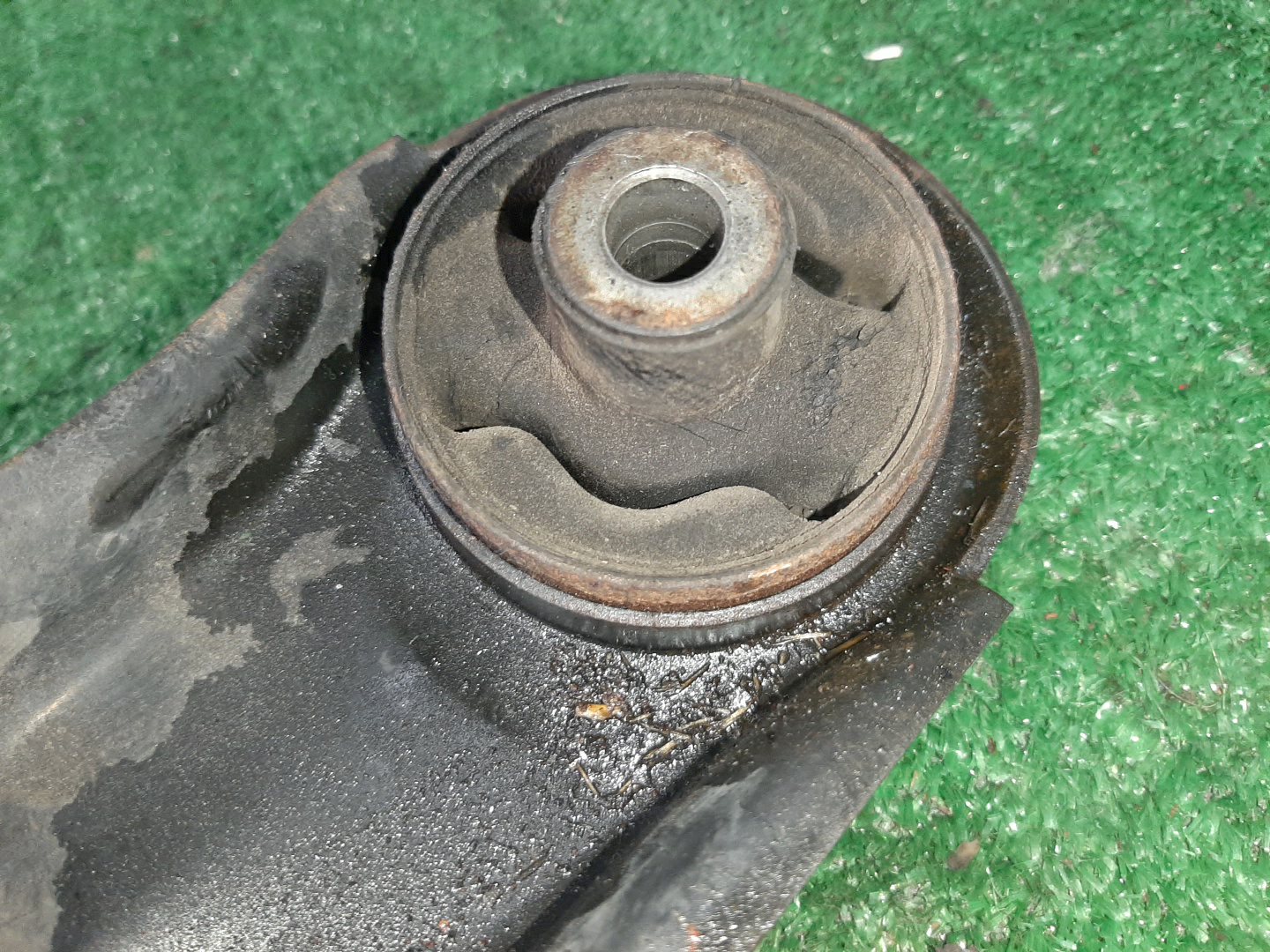 Ступица левая задняя MITSUBISHI MIRAGE DINGO CQ1A, CQ2A, CQ5A 4G13, 4G15, 4G93 3 ракурс