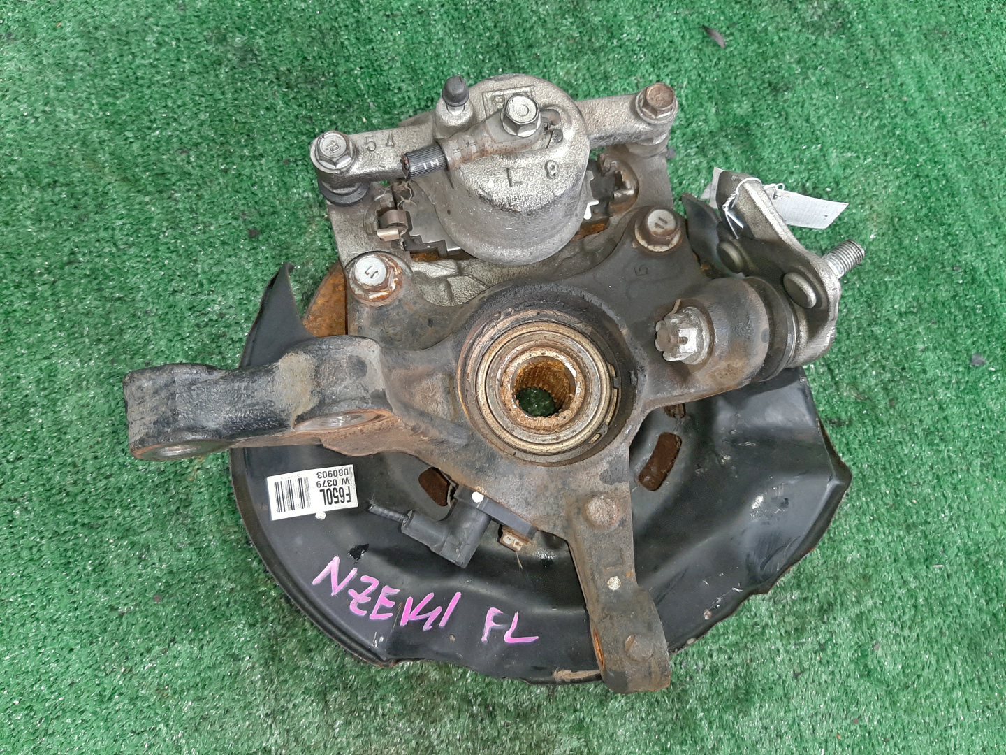Ступица левая передняя TOYOTA AXIO, COROLLA FIELDER, COROLLA  AXIO, FIELDER NZE141, ZRE142, ZRE142G, NZE141G 1NZ-FE, 2ZR-FAE, 2ZR-FE 2 ракурс