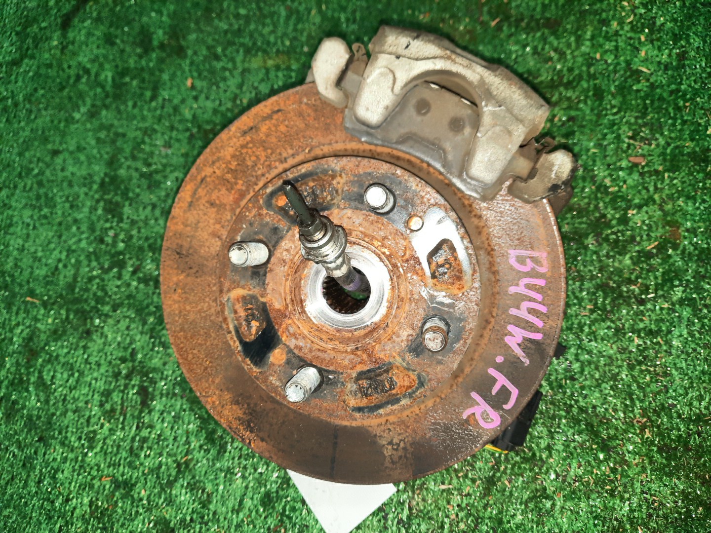 Ступица правая передняя NISSAN DAYZ B45W, B43W, B46W, B47W, B48W, B44W BR06DE 1 ракурс Ступица правая передняя NISSAN DAYZ B45W, B43W, B46W, B47W, B48W, B44W BR06DE 1 ракурс