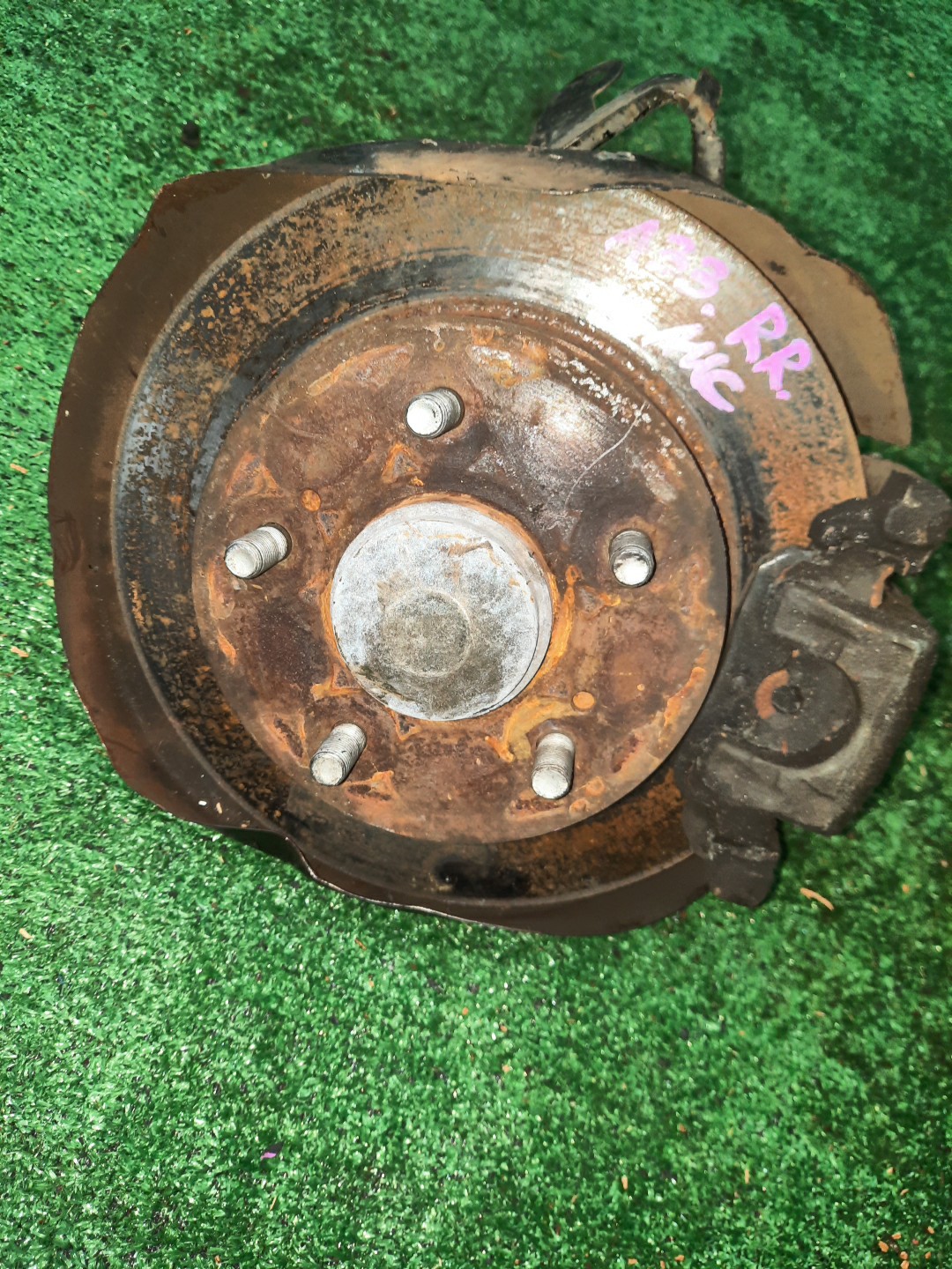 Ступица правая задняя NISSAN CEFIRO, PRIMERA, TINO A32, A33, P12, V10 VQ30DE, VQ20DE, VQ25DE, VQ25DD, QG18DE, QR20DE, SR20VE, QR25DD, SR20DE 1 ракурс
