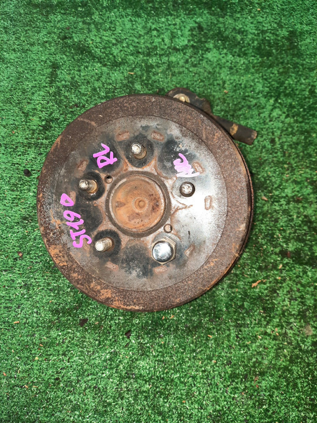 Ступица левая задняя  TOYOTA CALDINA, CARINA, CORONA, CORONA PREMIO ST210G, AT191G, CT190G, ST210, ST190, ST191, AT211G, CT211, AT191, AT210, AT211, AT212, AT190, CT190, CT210 3S-FE, 7A-FE, 2C, 2C-T, 4S-FE, 3C-TE, 4A-GE, 5A-FE, 4A-FE, 3S-FSE 1 ракурс