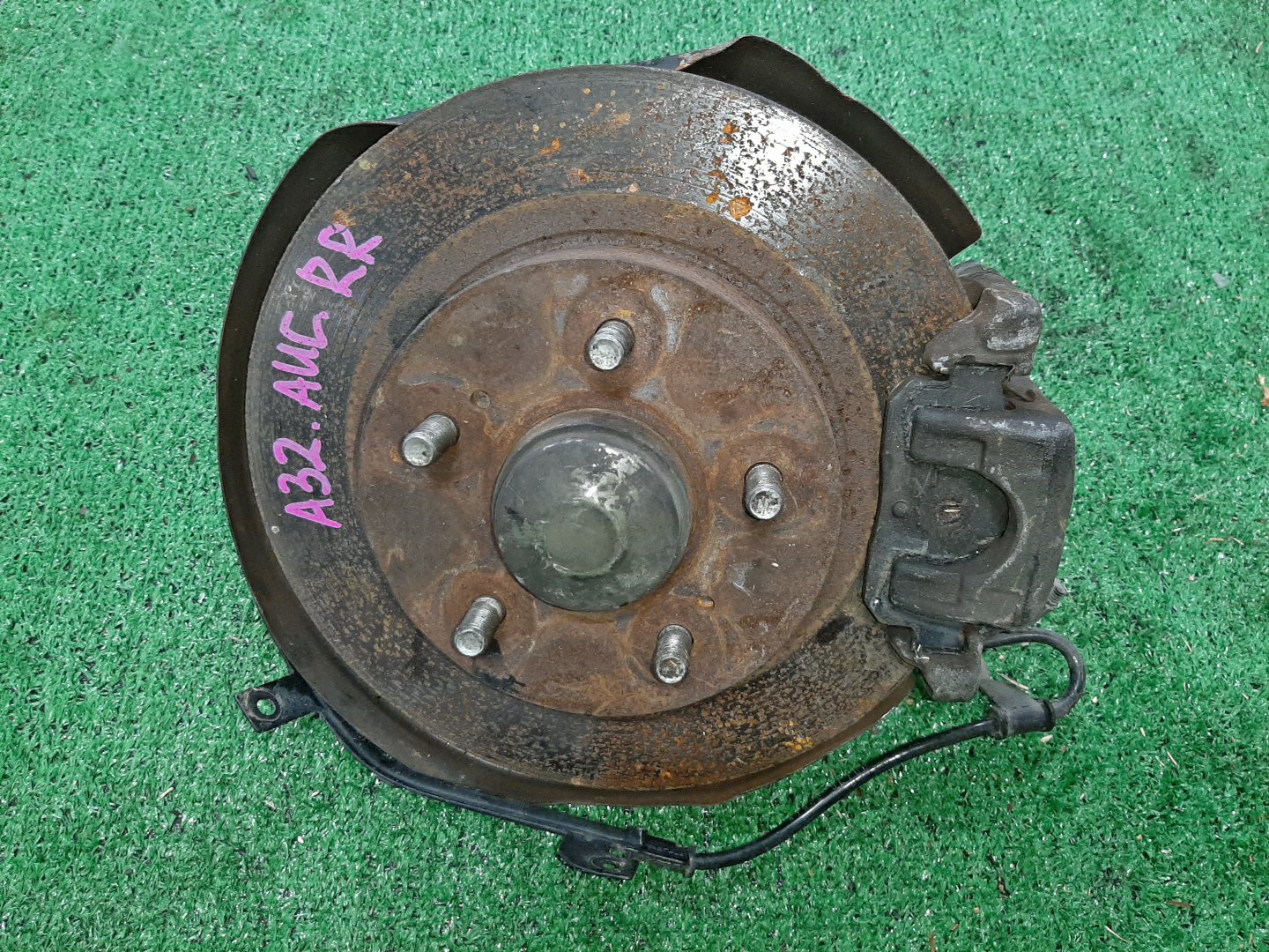 Ступица правая задняя NISSAN CEFIRO, PRIMERA, TINO A32, A33, P12, V10 VQ30DE, VQ20DE, VQ25DE, VQ25DD, QG18DE, QR20DE, SR20VE, QR25DD, SR20DE 1 ракурс