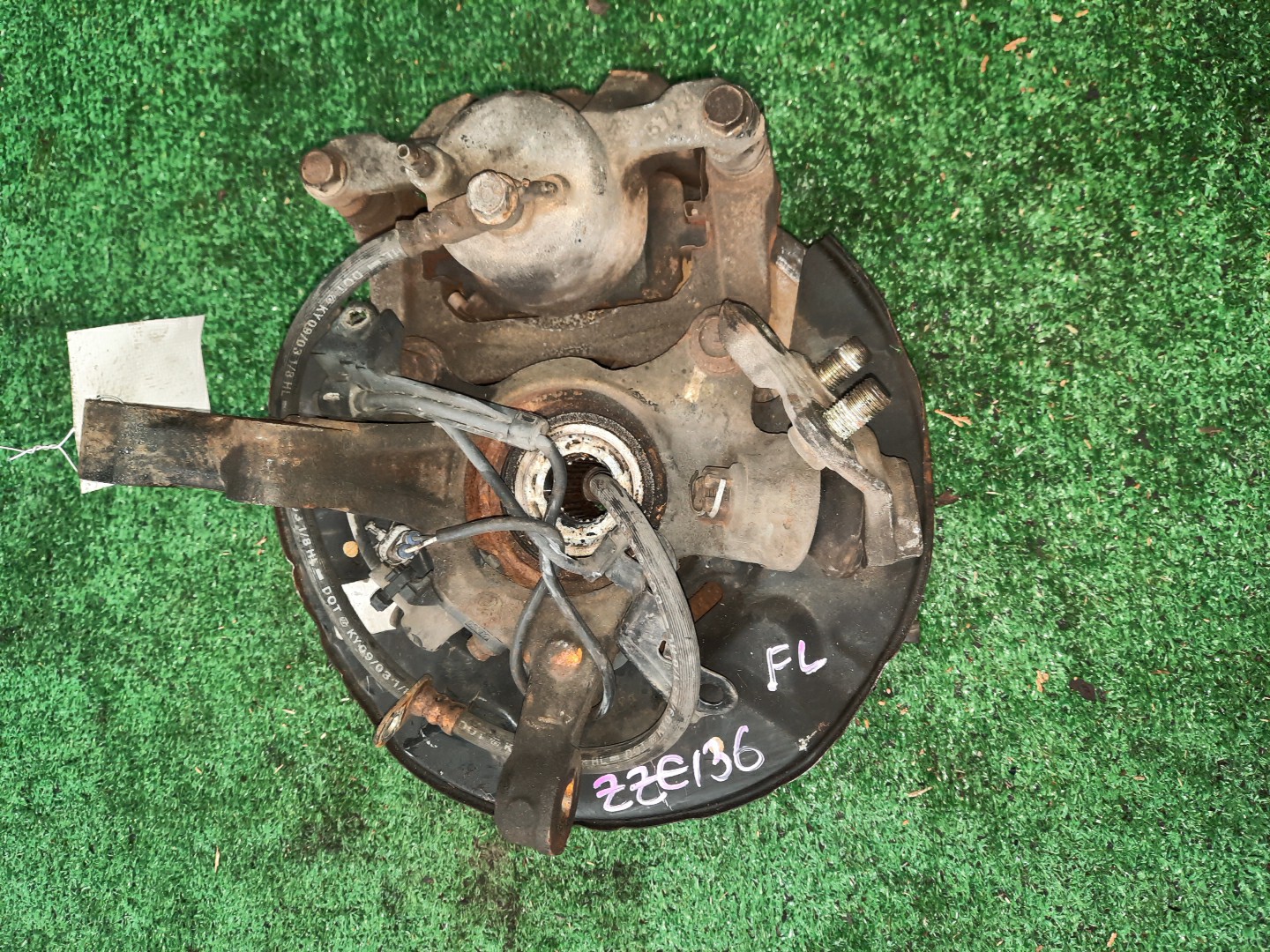 Ступица левая передняя TOYOTA VOLTZ ZZE136, ZZE137 1ZZ-FE, 2ZZ-GE 3 ракурс