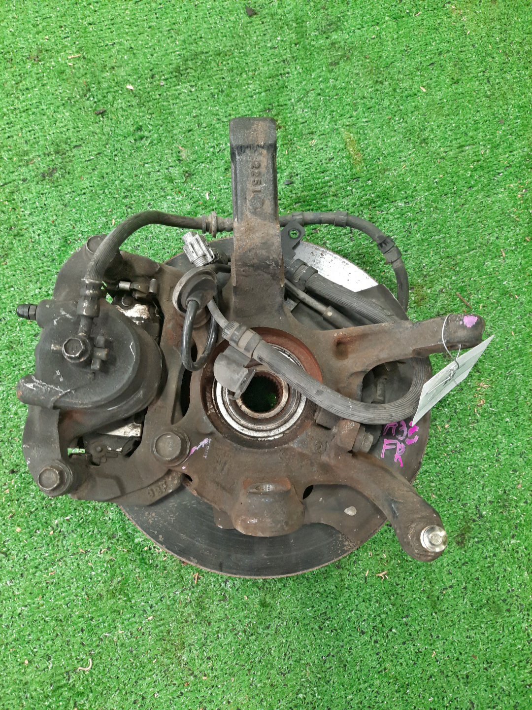Ступица правая передняя NISSAN CEFIRO A32 VQ30DE, VQ20DE, VQ25DE 2 ракурс