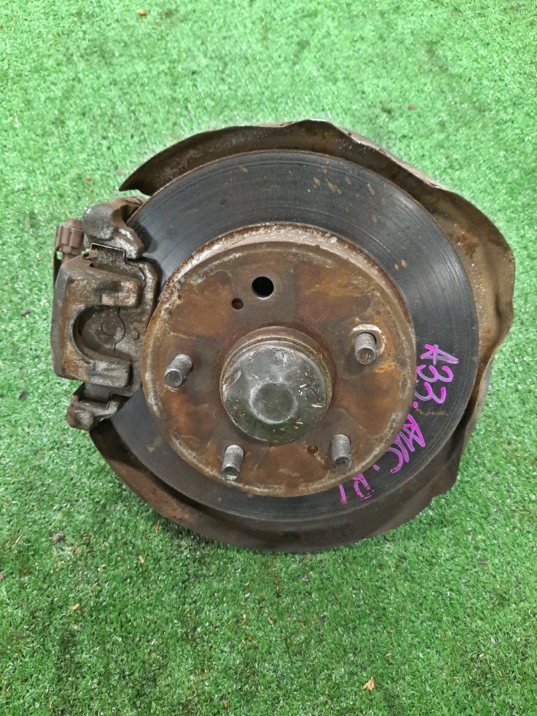 Ступица левая задняя NISSAN CEFIRO, PRIMERA, TINO A32, A33, P12, V10 VQ30DE, VQ20DE, VQ25DE, VQ25DD, QG18DE, QR20DE, SR20VE, QR25DD, SR20DE 1 ракурс