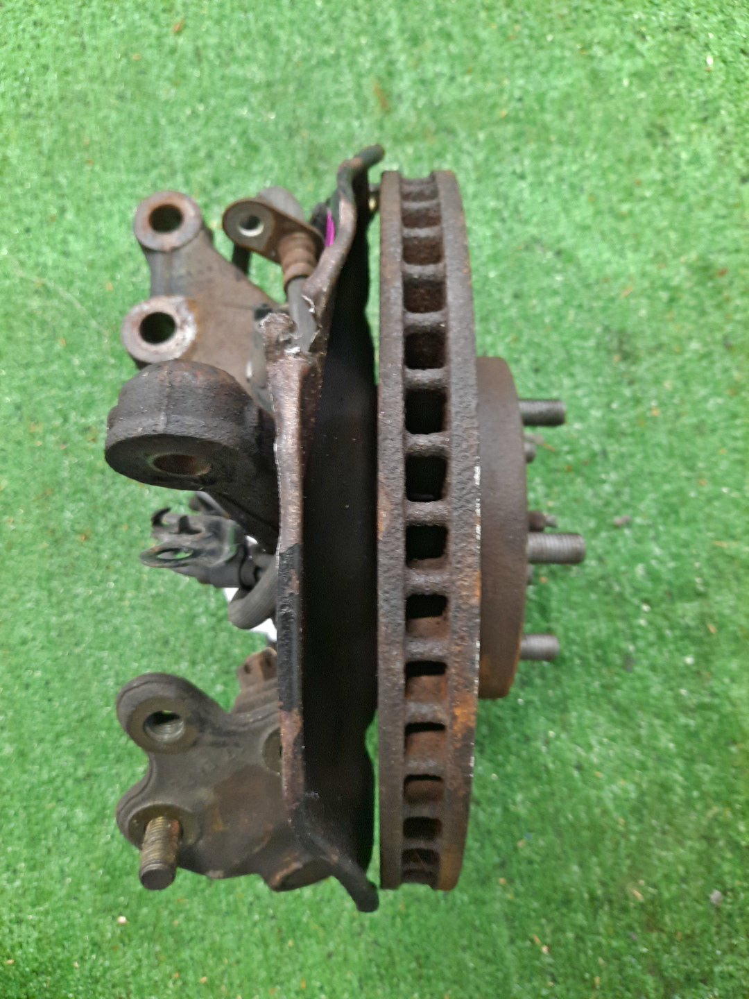 Ступица правая передняя TOYOTA VOLTZ ZZE136, ZZE137 1ZZ-FE, 2ZZ-GE 3 ракурс