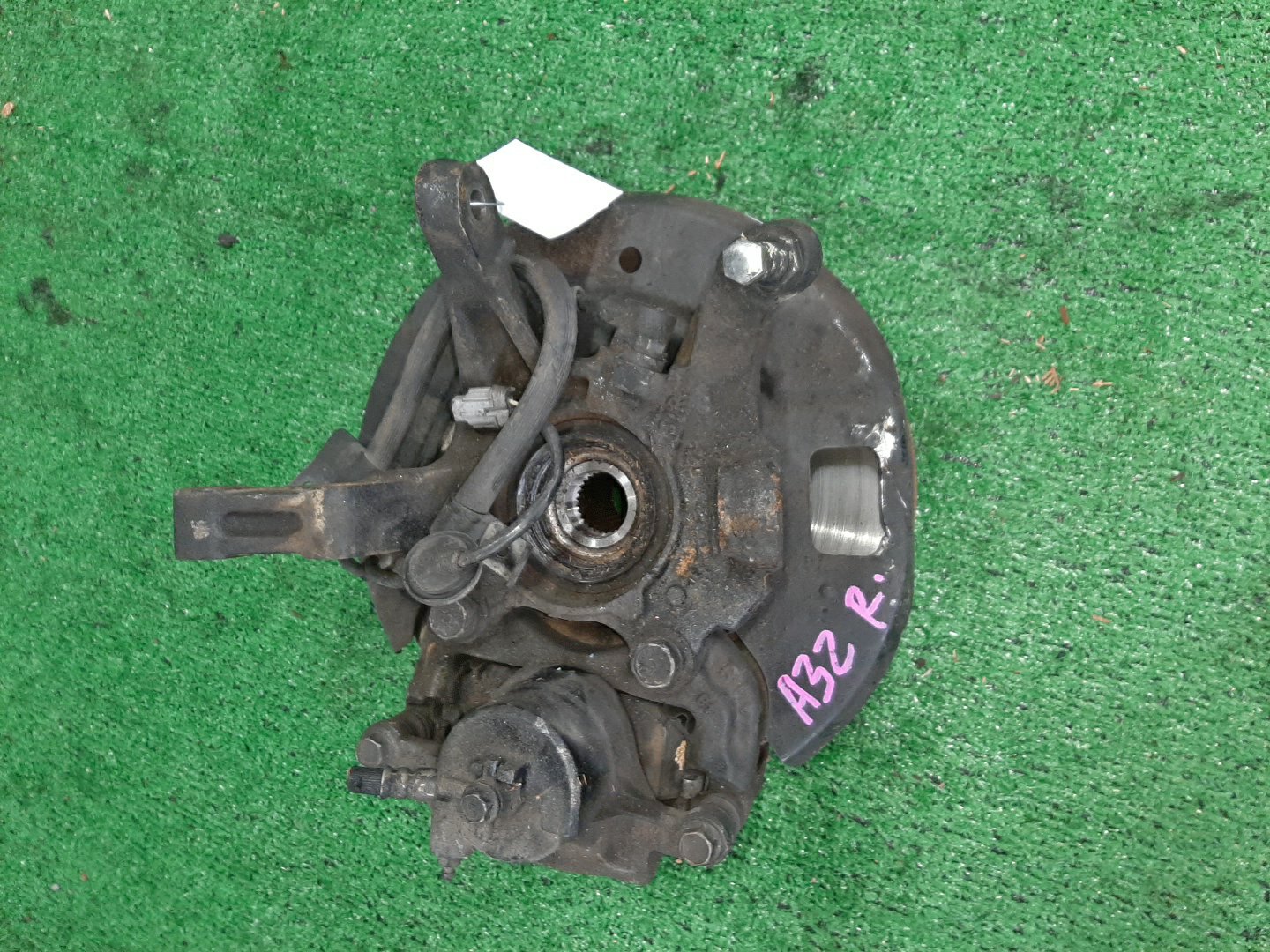 Ступица правая передняя NISSAN CEFIRO A32 VQ30DE, VQ20DE, VQ25DE 2 ракурс
