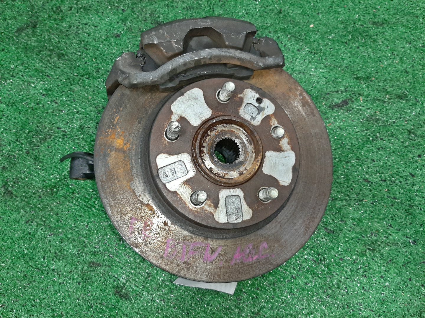 Ступица правая передняя MAZDA FAMILIA, PREMACY BJFW, BJ8W, BJFP, CP8W, CPEW FS-ZE, FP-DE, FS-DE 1 ракурс