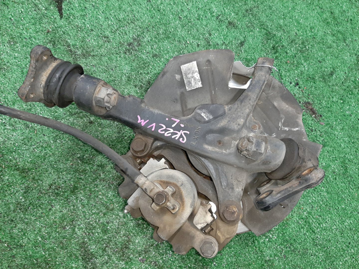 Ступица левая передняя MAZDA BONGO SK22T, SK82V, SK82T, SK22V, SKF2V, SKP2V, SKP2T, SKF2T R2, F8, RF-T, L8 2 ракурс