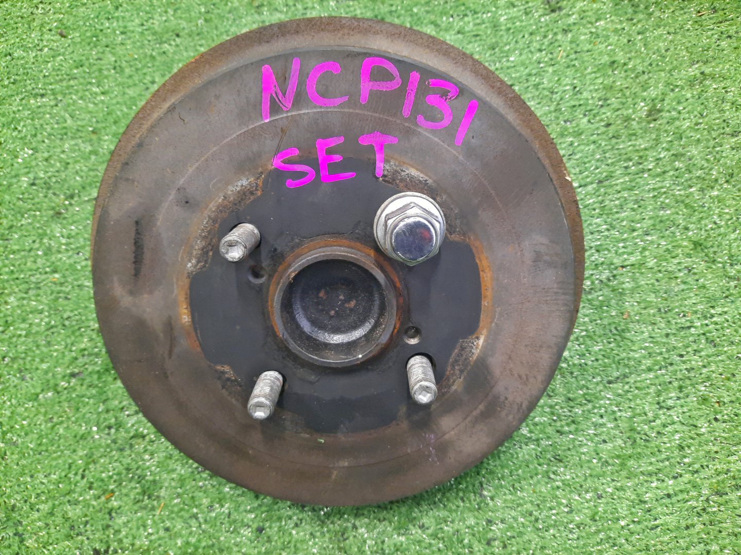 Ступица правая задняя TOYOTA VITZ NCP131 1NZ-FE 1 ракурс