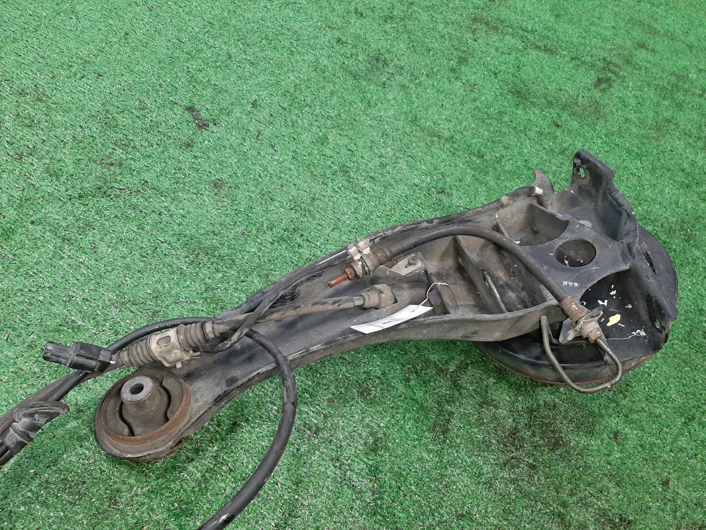 Ступица левая задняя MITSUBISHI LANCER CEDIA, LANCER CS2W, CS5W, CS6A, CS2A, CS5A 4G15, 4G93, 4G94 3 ракурс