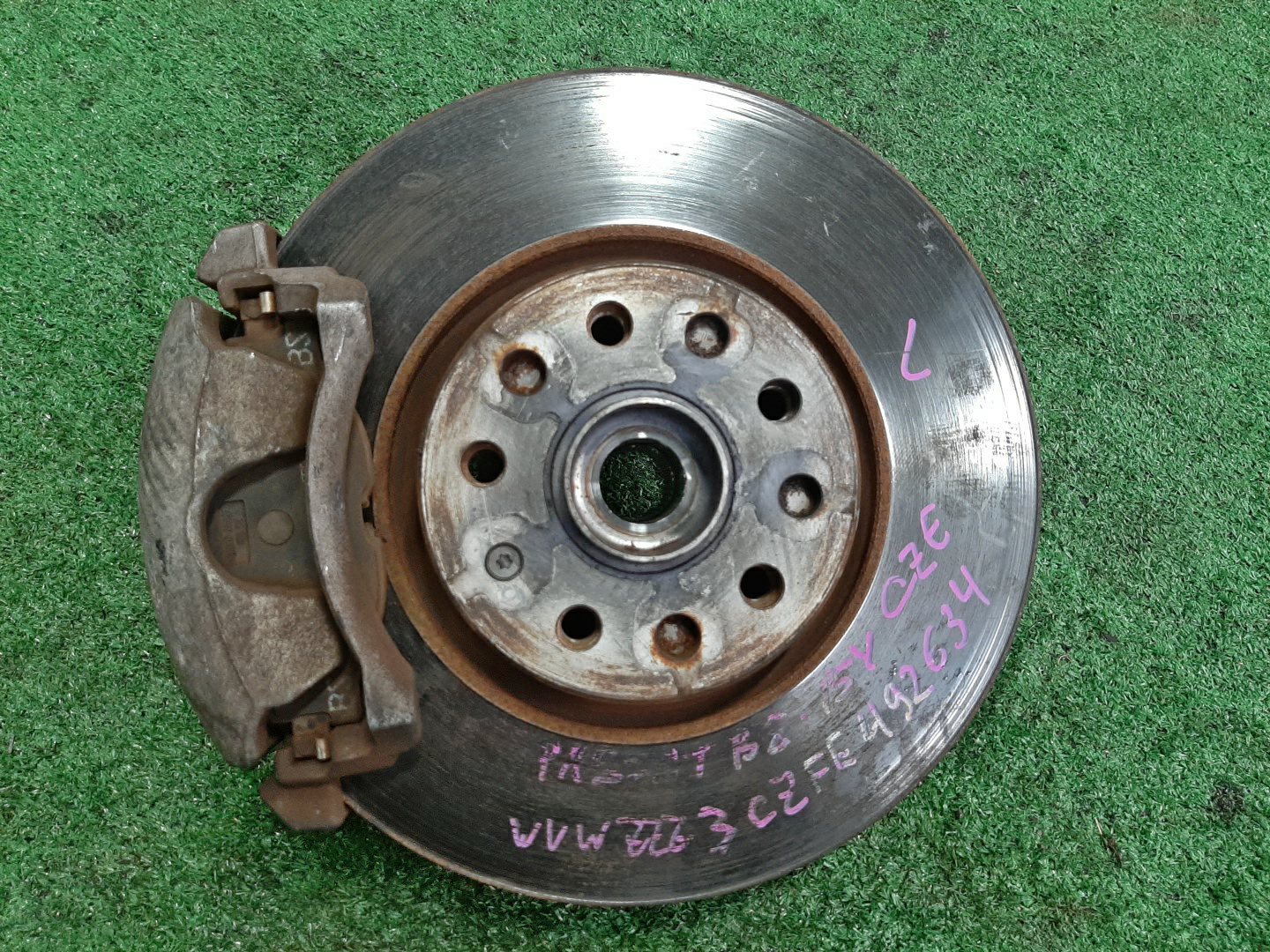 Ступица левая передняя VOLKSWAGEN PASSAT 3G2 CZE 5Q0-407-257A 1 ракурс