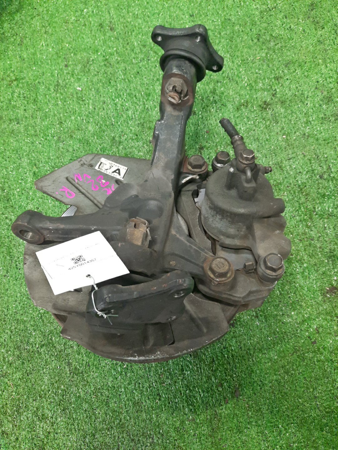 Ступица правая передняя для MAZDA BONGO SK22T, SK82V, SK82T, SK22V, SKF2V, SKP2V, SKP2T, SKF2T R2, F8, RF-T, L8 2 ракурс Ступица правая передняя для MAZDA BONGO SK22T, SK82V, SK82T, SK22V, SKF2V, SKP2V, SKP2T, SKF2T R2, F8, RF-T, L8 2 ракурс