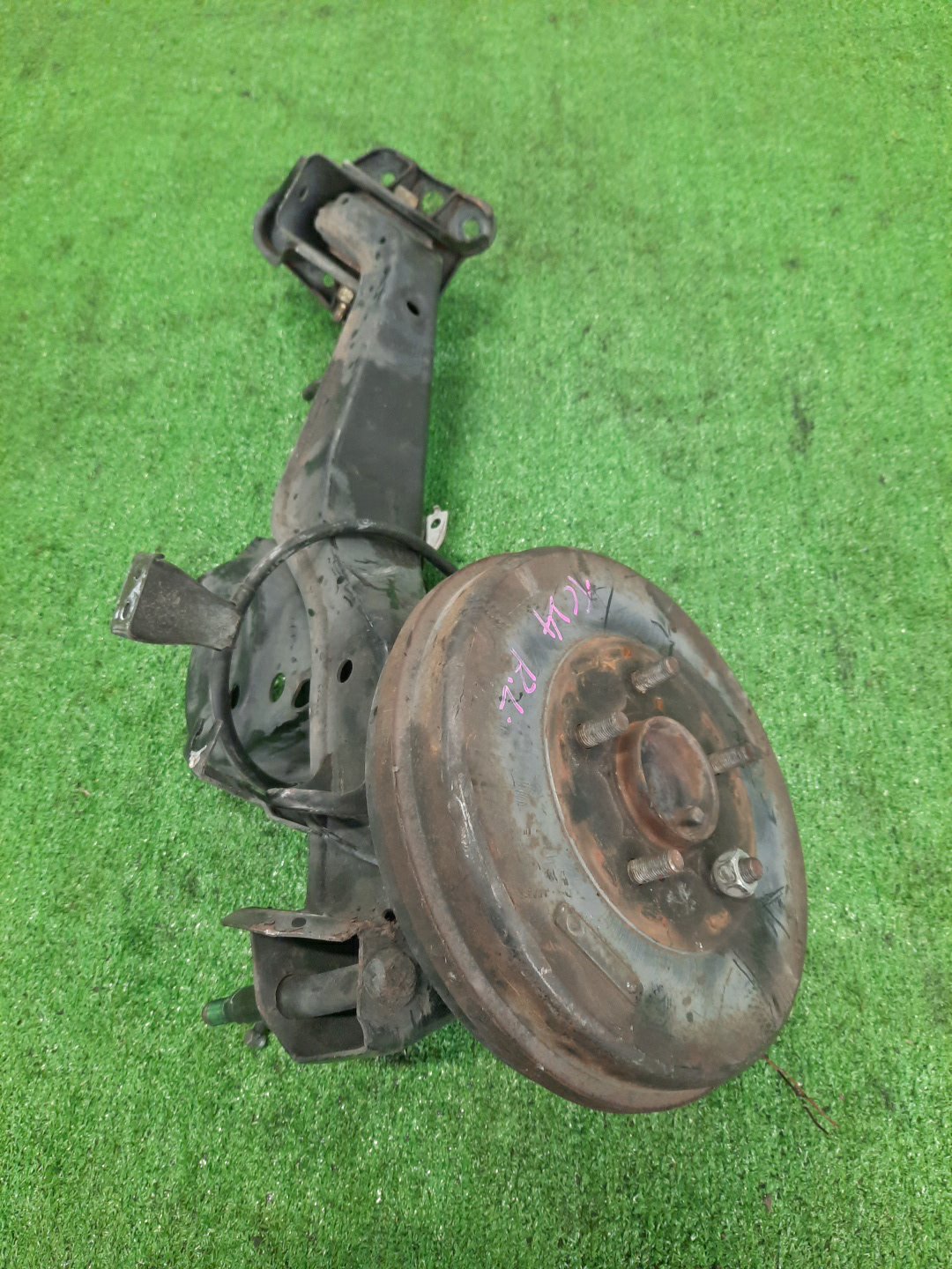 Ступица левая задняя  NISSAN SERENA TC24, RC24, PC24, VC24 QR20DE, QR25DE, SR20DE, YD25DDTI 1 ракурс