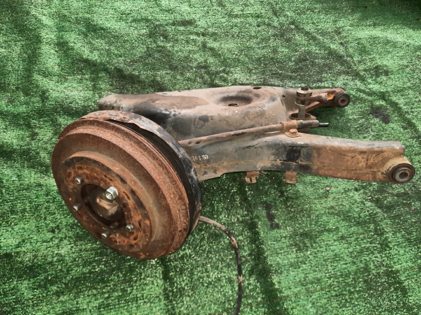 Ступица левая задняя MITSUBISHI CHARIOT GRANDIS, RVR N84W, N61W, N64WG 4G64, 4G93 1 ракурс