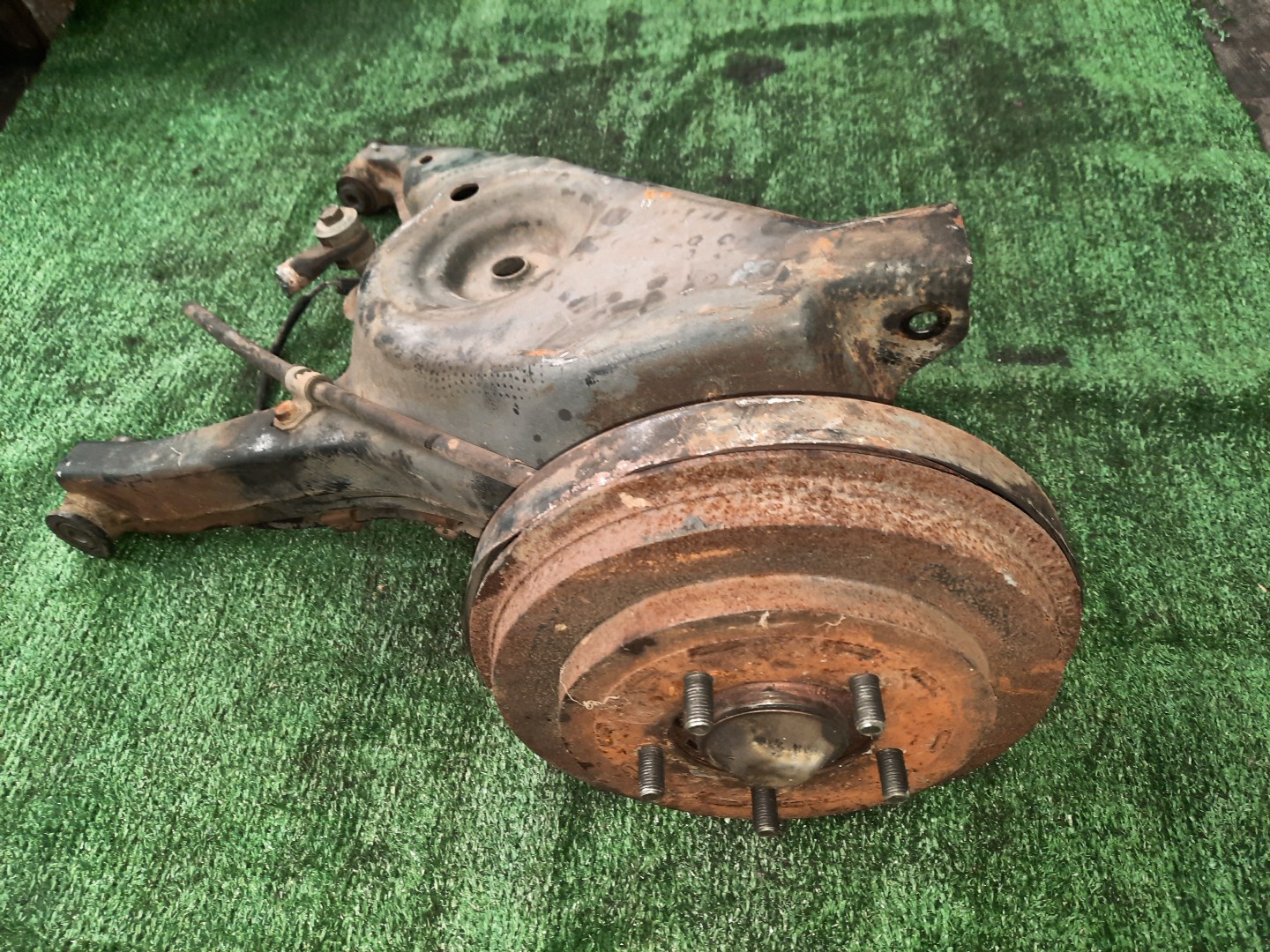 Ступица правая задняя MITSUBISHI CHARIOT GRANDIS, RVR N84W, N61W, N64WG 4G64, 4G93 1 ракурс