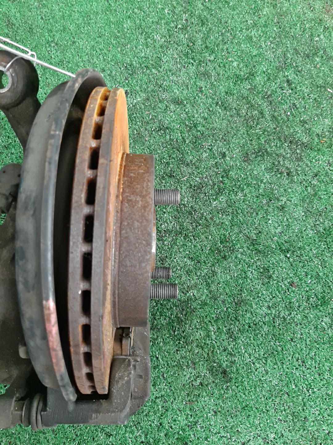 Ступица левая передняя TOYOTA PLATZ, VITZ SCP11, SCP10, SCP13 1SZ-FE, 2SZ-FE 3 ракурс