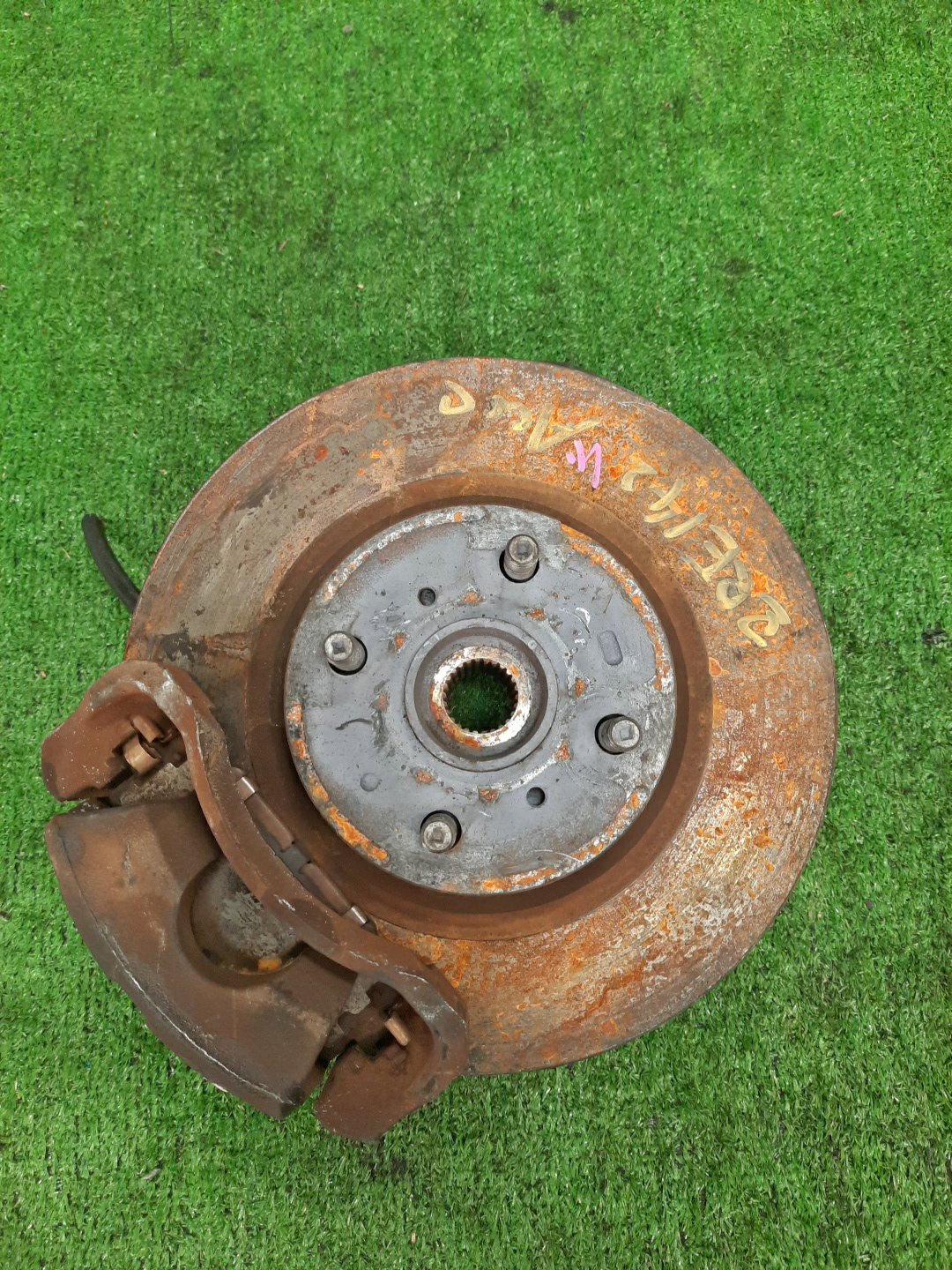 Ступица левая передняя TOYOTA AXIO, COROLLA FIELDER, COROLLA  AXIO, FIELDER NZE141, ZRE142, ZRE142G, NZE141G 1NZ-FE, 2ZR-FAE, 2ZR-FE 1 ракурс