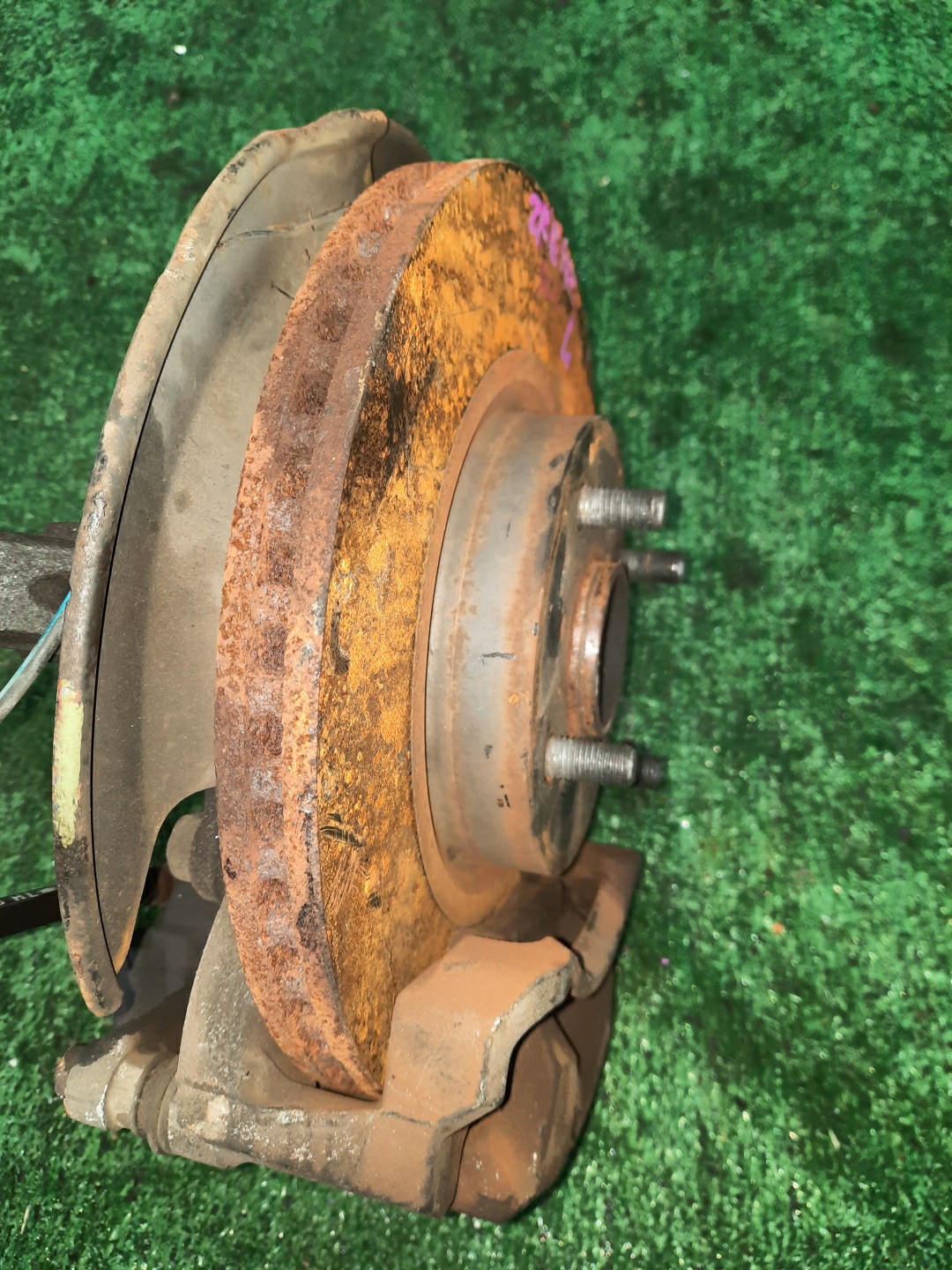 Ступица левая передняя TOYOTA AXIO, COROLLA FIELDER, COROLLA  AXIO, FIELDER NZE141, ZRE142, ZRE142G, NZE141G 1NZ-FE, 2ZR-FAE, 2ZR-FE 2 ракурс