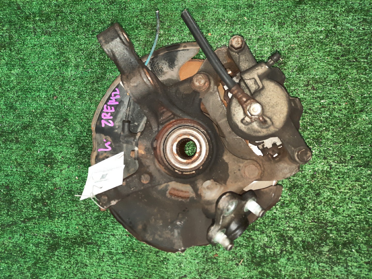 Ступица левая передняя TOYOTA AXIO, COROLLA FIELDER, COROLLA  AXIO, FIELDER NZE141, ZRE142, ZRE142G, NZE141G 1NZ-FE, 2ZR-FAE, 2ZR-FE 3 ракурс