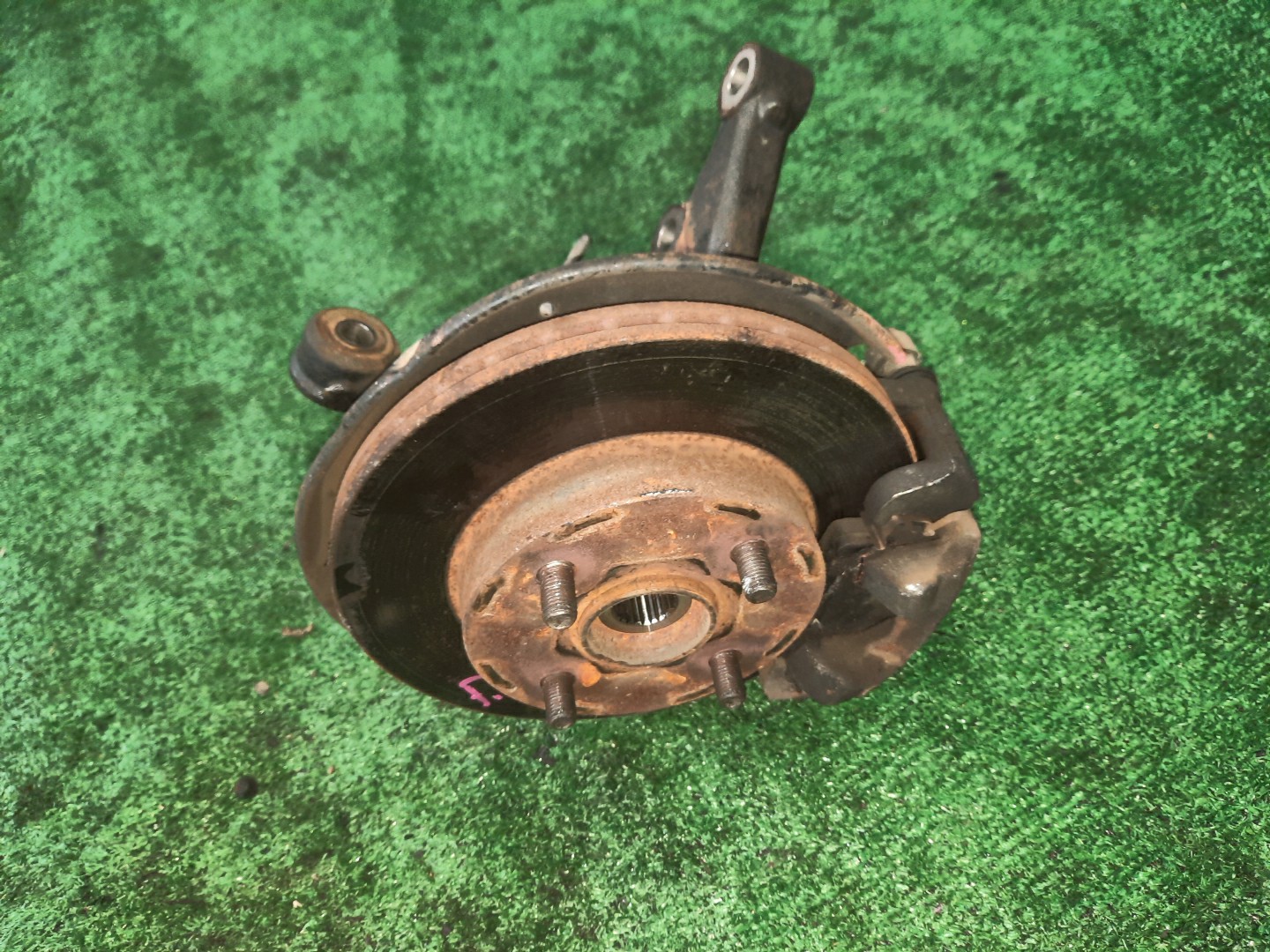 Ступица правая передняя TOYOTA PLATZ, VITZ SCP11, SCP10, SCP13 1SZ-FE, 2SZ-FE 3 ракурс