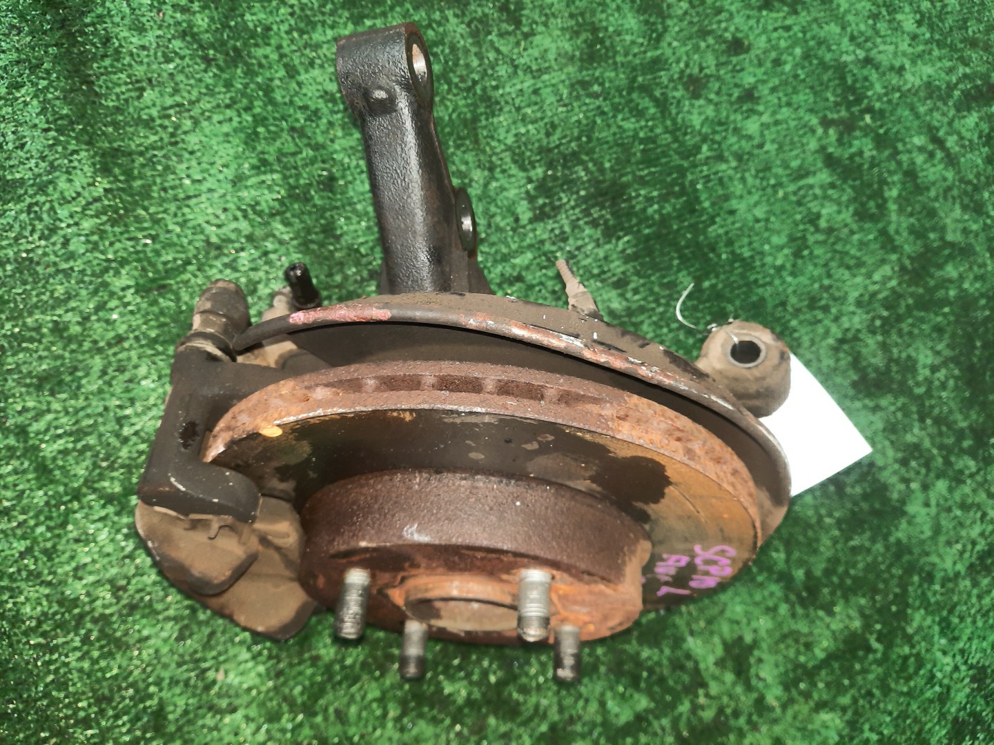Ступица левая передняя TOYOTA PLATZ, VITZ SCP11, SCP10, SCP13 1SZ-FE, 2SZ-FE 3 ракурс