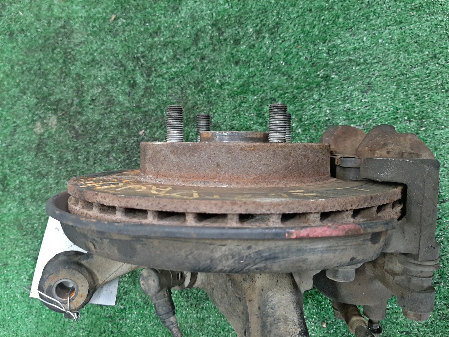 Ступица левая передняя TOYOTA PLATZ, VITZ SCP11, SCP10, SCP13 1SZ-FE, 2SZ-FE 3 ракурс