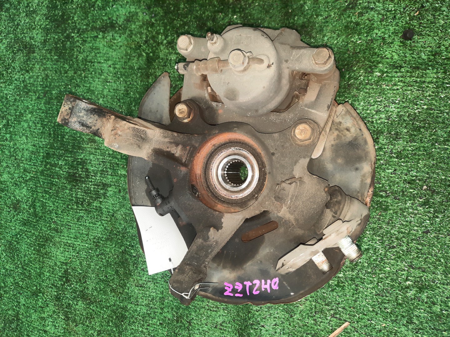 Ступица левая передняя TOYOTA PREMIO, ALLION ZZT240, NZT240 1ZZ-FE, 1NZ-FE 2 ракурс