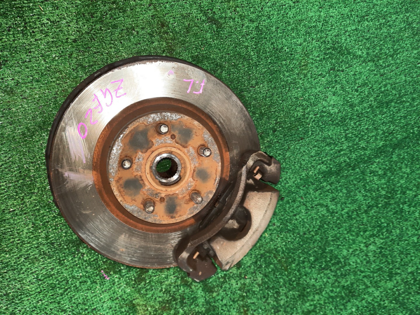 Ступица правая передняя TOYOTA WISH ZGE20W, ZGE20G, ZGE21G, ZGE22W 2ZR-FAE, 3ZR-FAE 1 ракурс