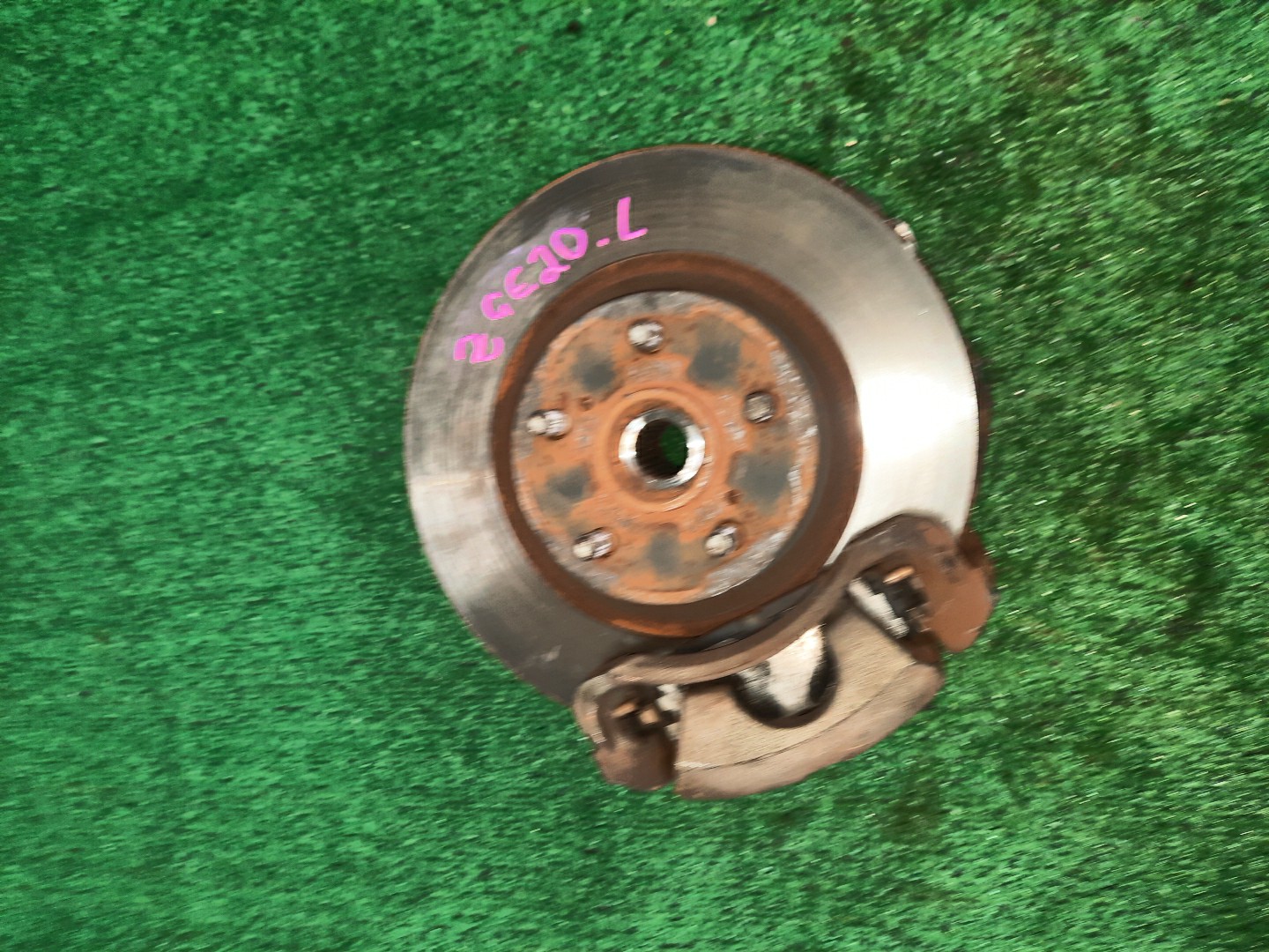 Ступица левая передняя TOYOTA WISH ZGE20W, ZGE20G, ZGE21G, ZGE22W 2ZR-FAE, 3ZR-FAE 1 ракурс