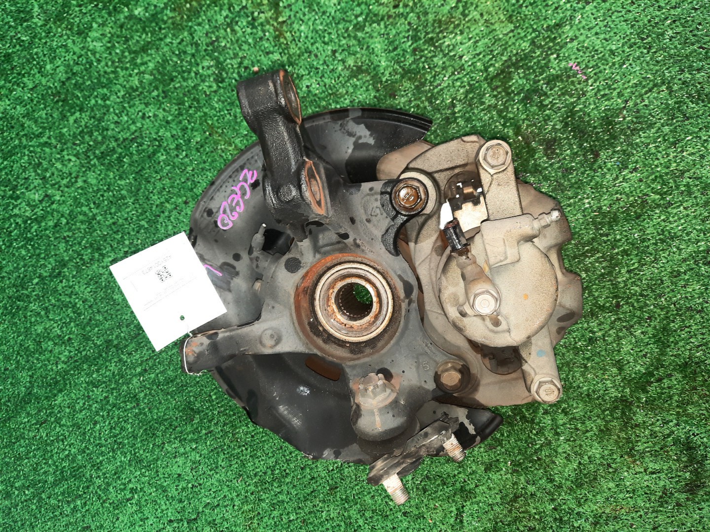 Ступица левая передняя TOYOTA WISH ZGE20W, ZGE20G, ZGE21G, ZGE22W 2ZR-FAE, 3ZR-FAE 3 ракурс